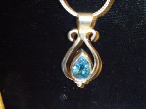14 K Pendant by Suzanne Stone 